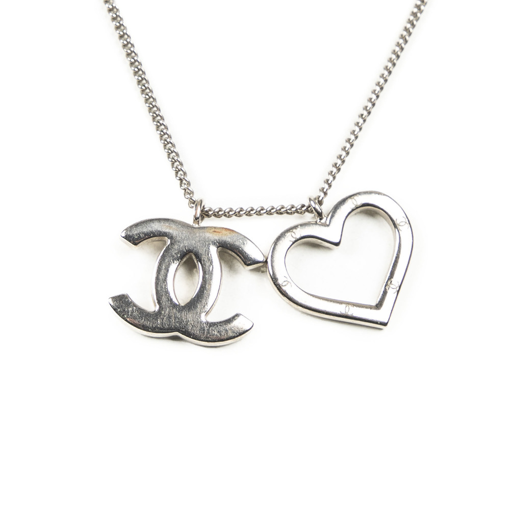 Chanel CC Logo Heart Pendant Necklace in Silver Silver Brass - Picture 2 of 3